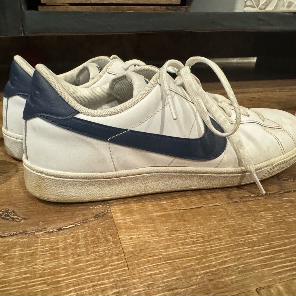 Men’s Nikes size 9.5